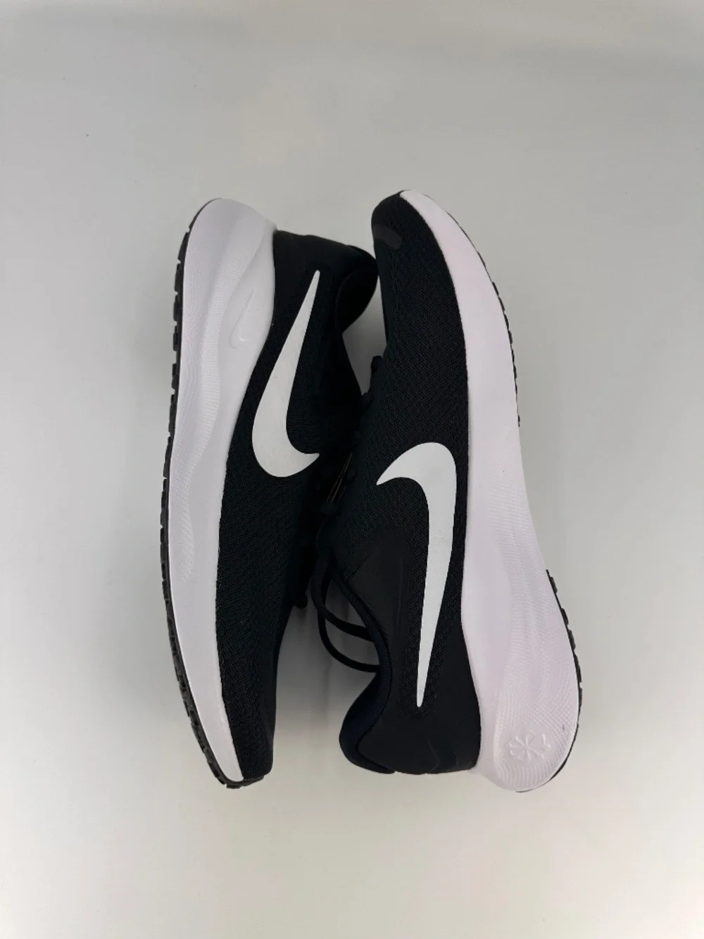 Nike Revolution 7 Shoes Mens Black White FB2207-001